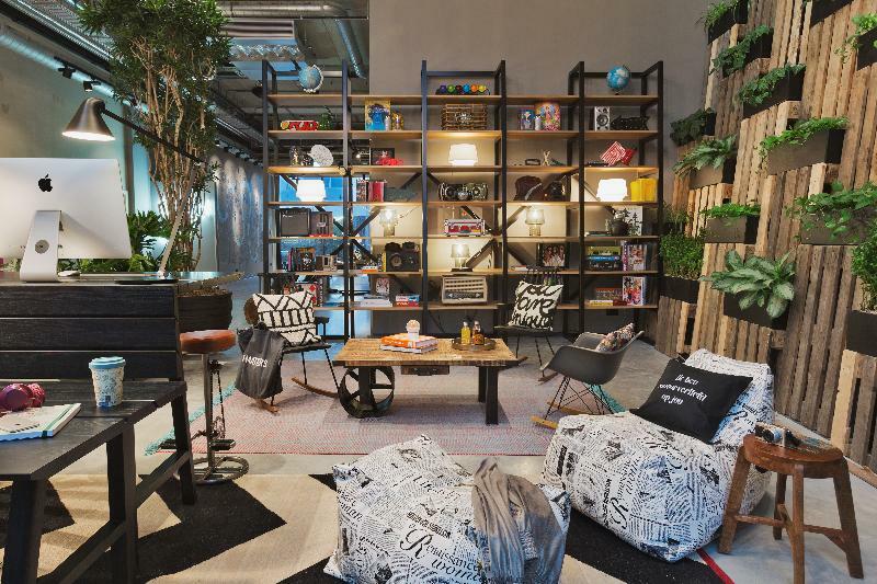 Moxy Houthavens Hotel