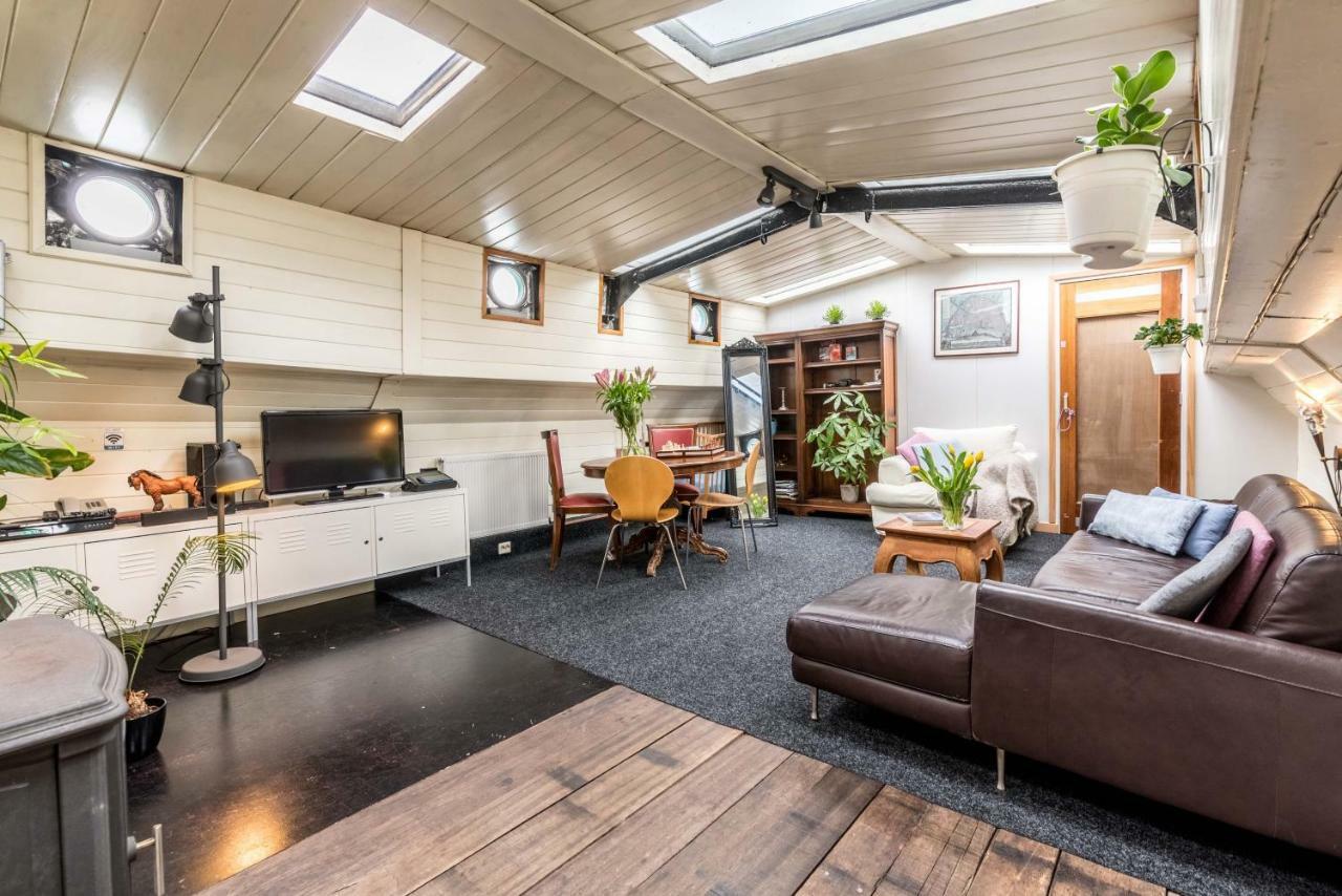 Houseboat Reussi