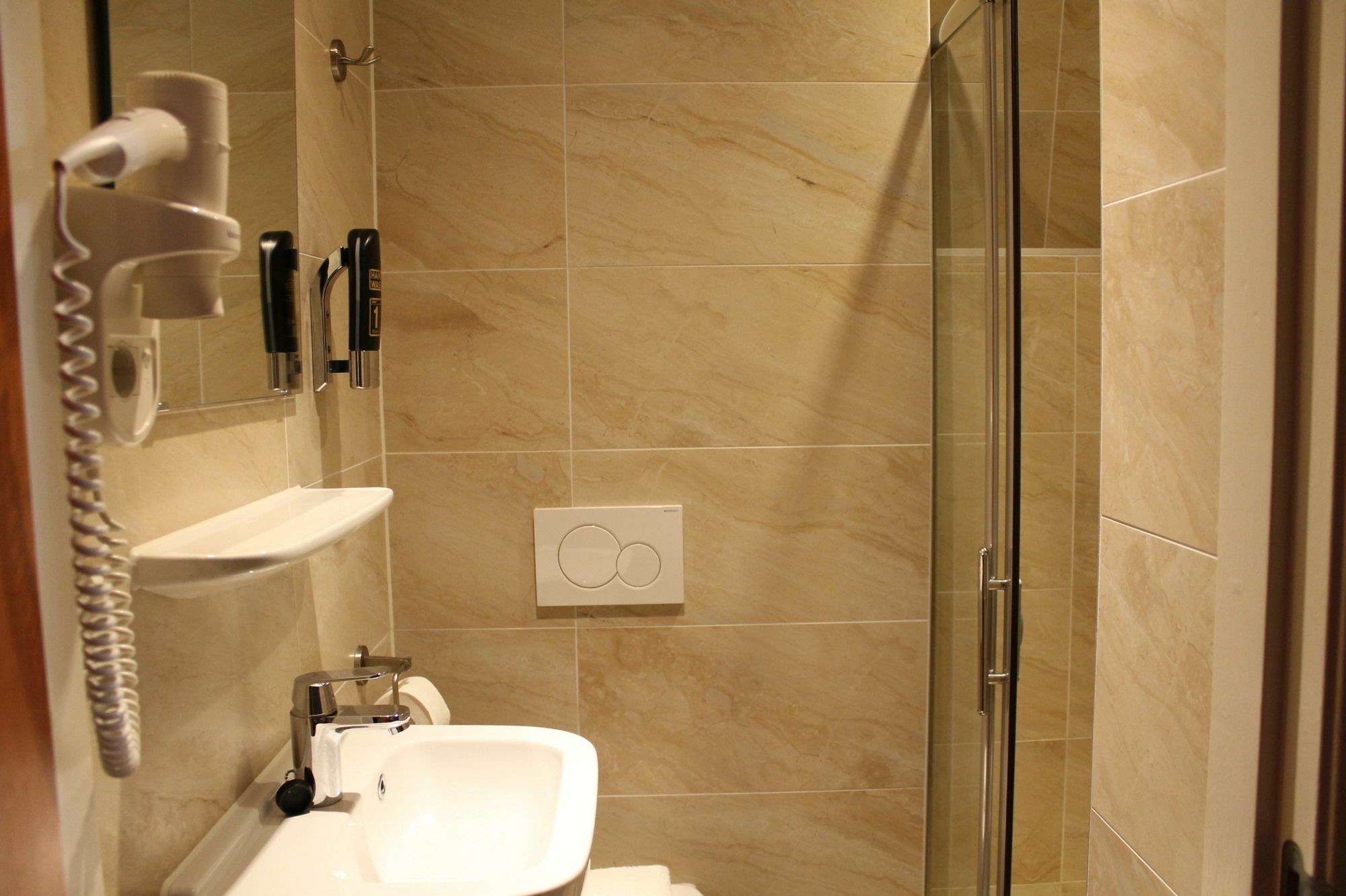 Hotel Blossoms City Hotel