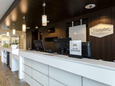 Hampton By Hilton / Arena Boulevard Hotel 3*