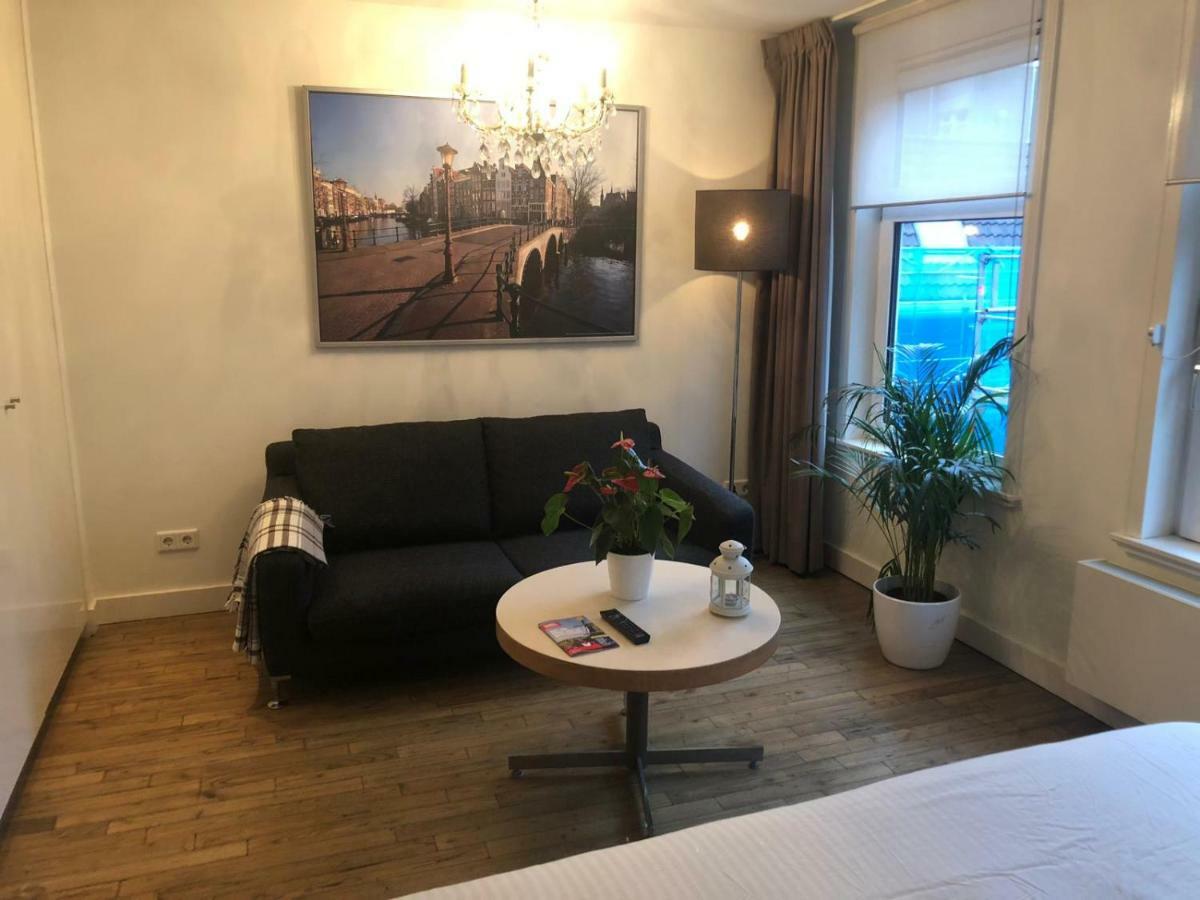 Tulips In The Heart Of Appartement Amsterdam