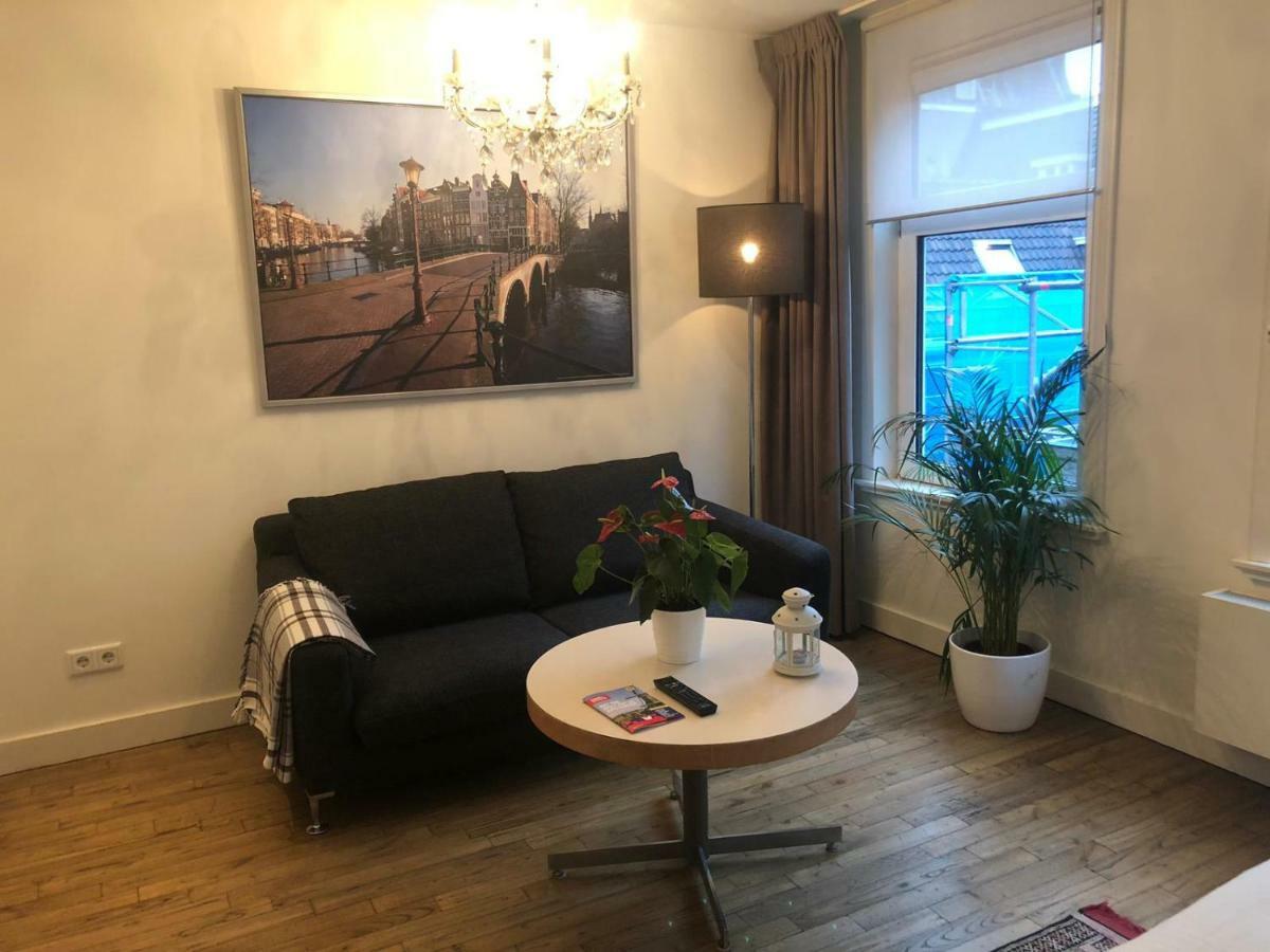 Tulips In The Heart Of Appartement Amsterdam