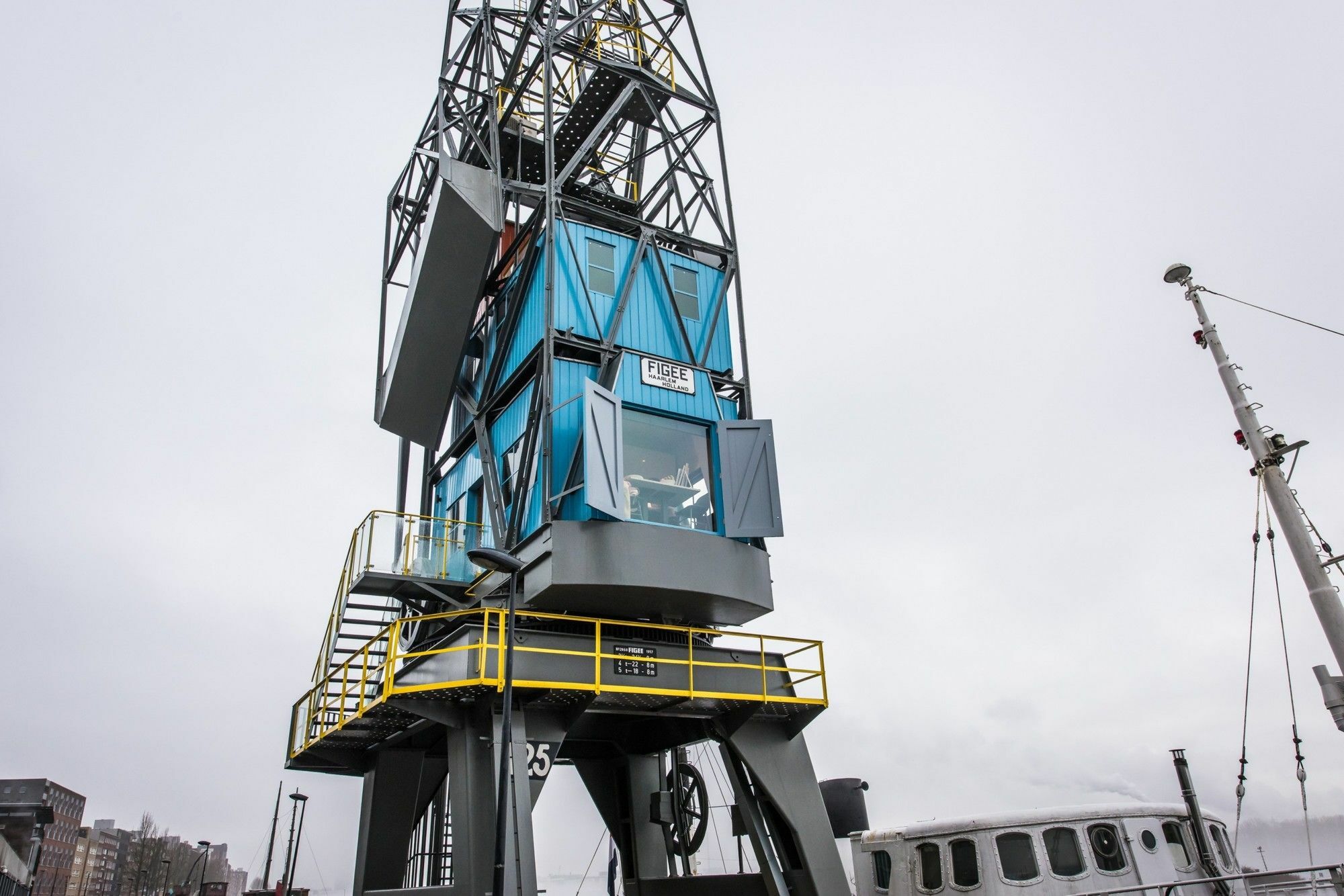 Numa The Crane