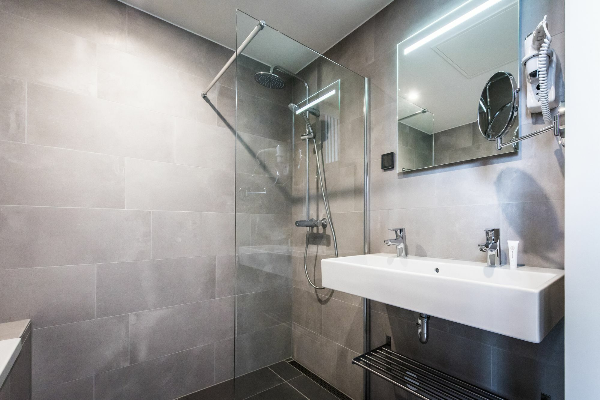 Short Group Eastern Docklands Aparthotel 4*
