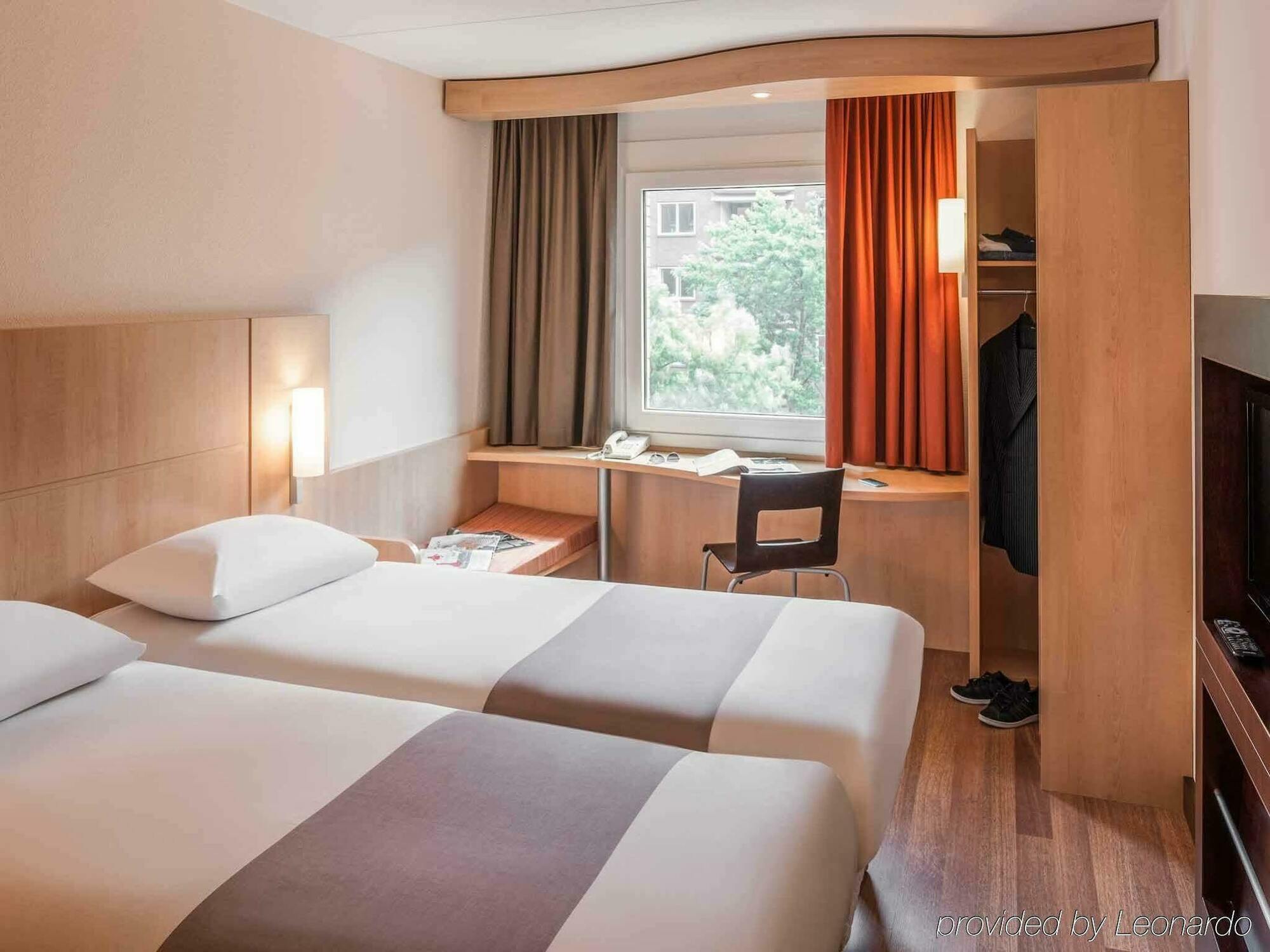 Hotel Ibis Centre Stopera 3*