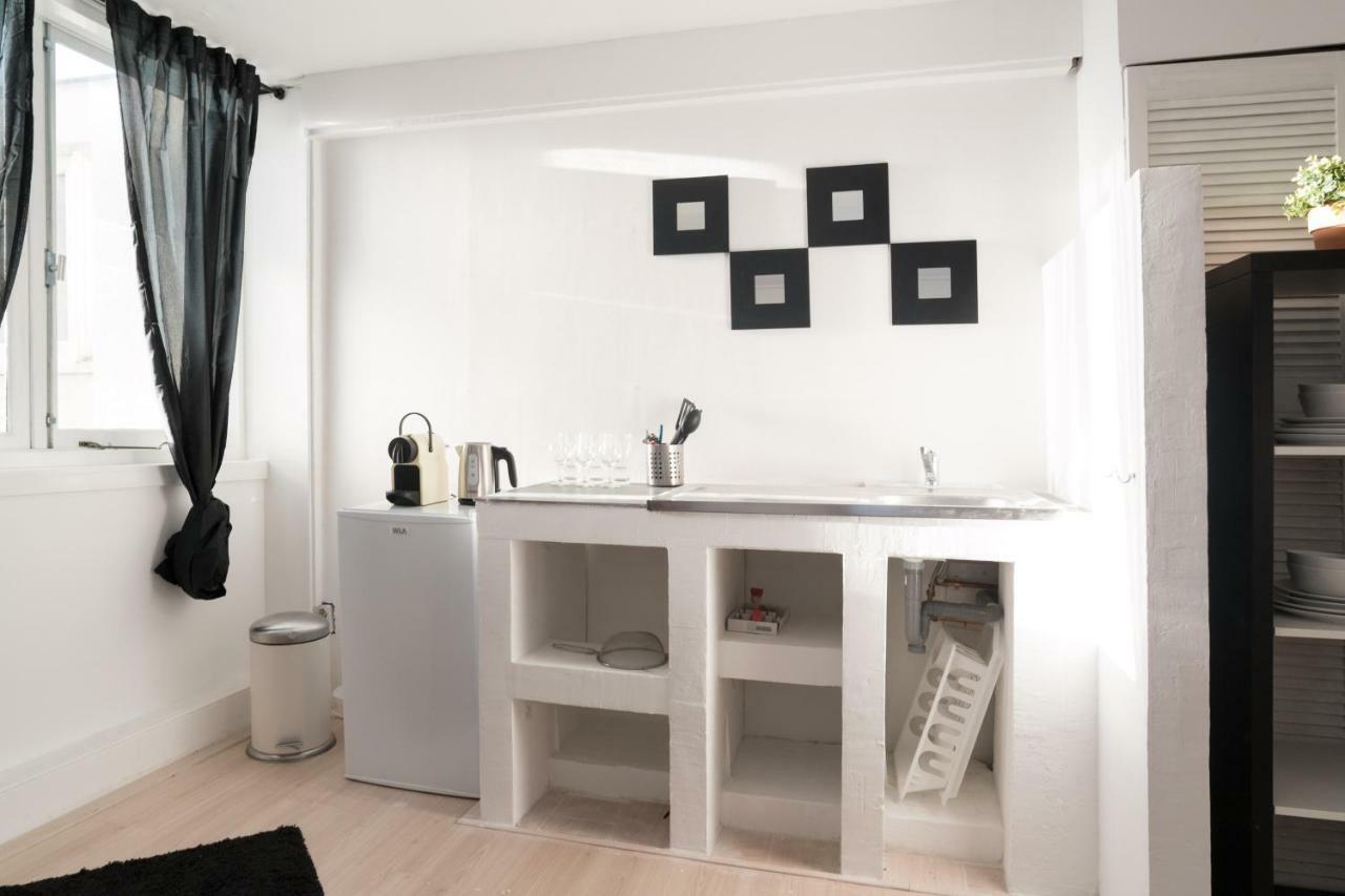 White & Black Studio Appartement