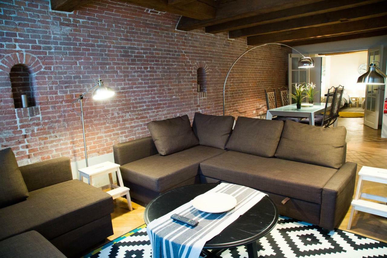 The Wall Homestay