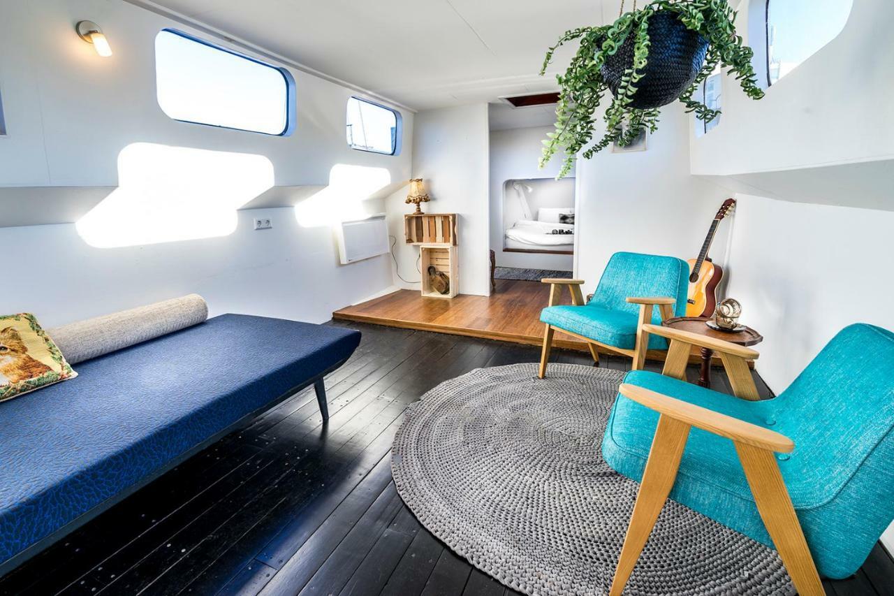 Bateau-hôtel Asile Flottant *