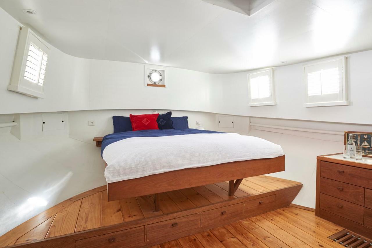 Luxurious 110m² 3br Houseboat In Centre!