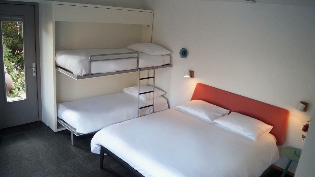 Room With A Few Frühstückspension Amsterdam