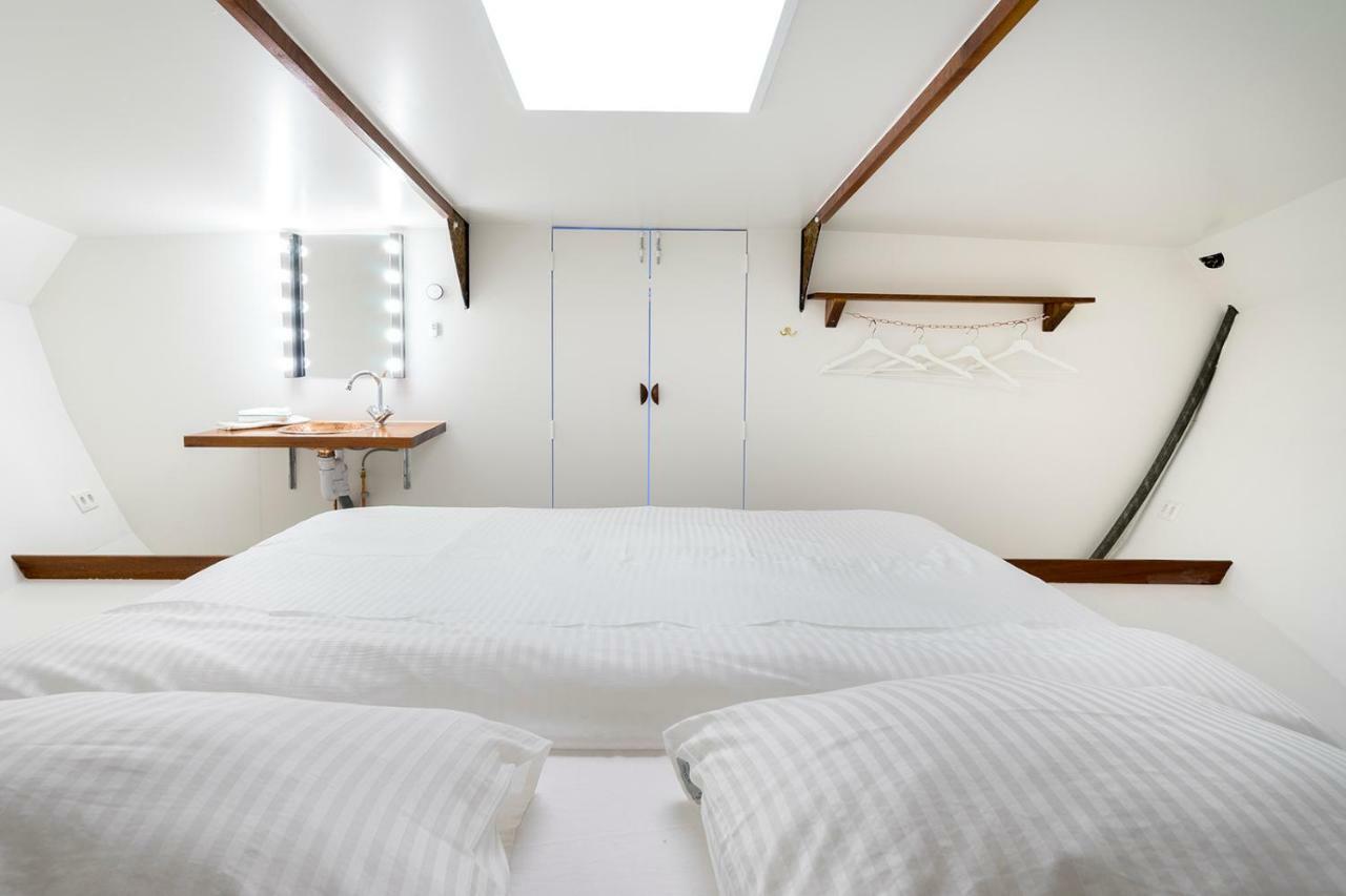 Bateau-hôtel Asile Flottant *