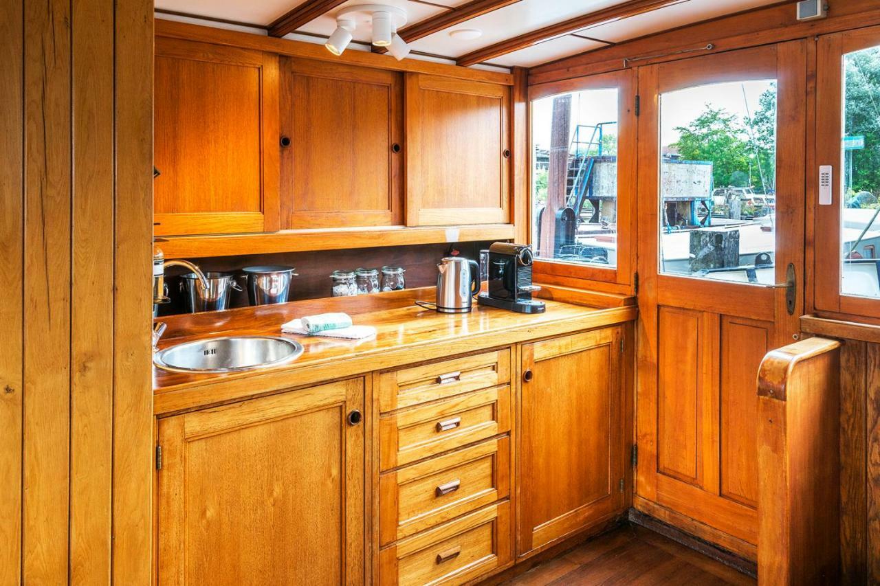 Asile Flottant Bateau-hôtel