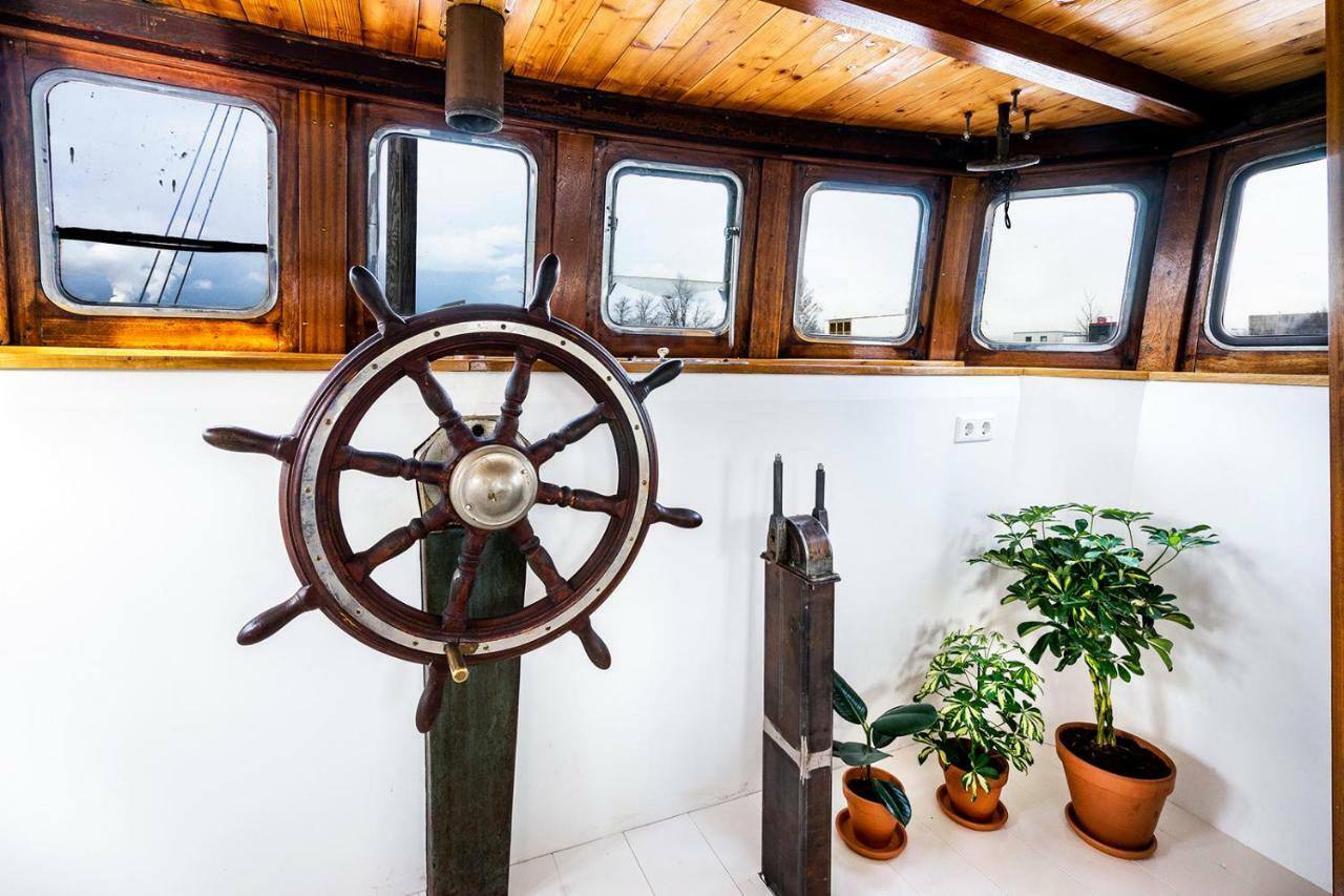 Asile Flottant Bateau-hôtel