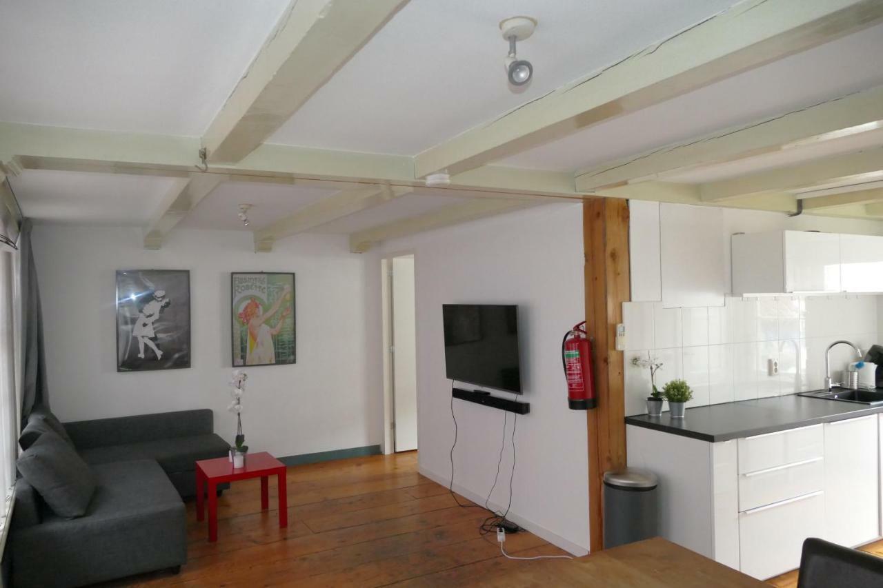 Apartment Spacious Central City With Big Private Sundeck!