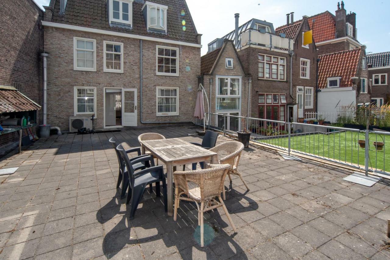 Apartment Spacious Central City With Big Private Sundeck!