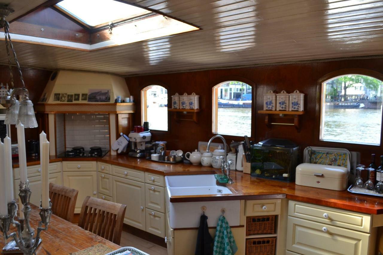 Art Nouveau Houseboat, In Hart Of The City Center Apartment *