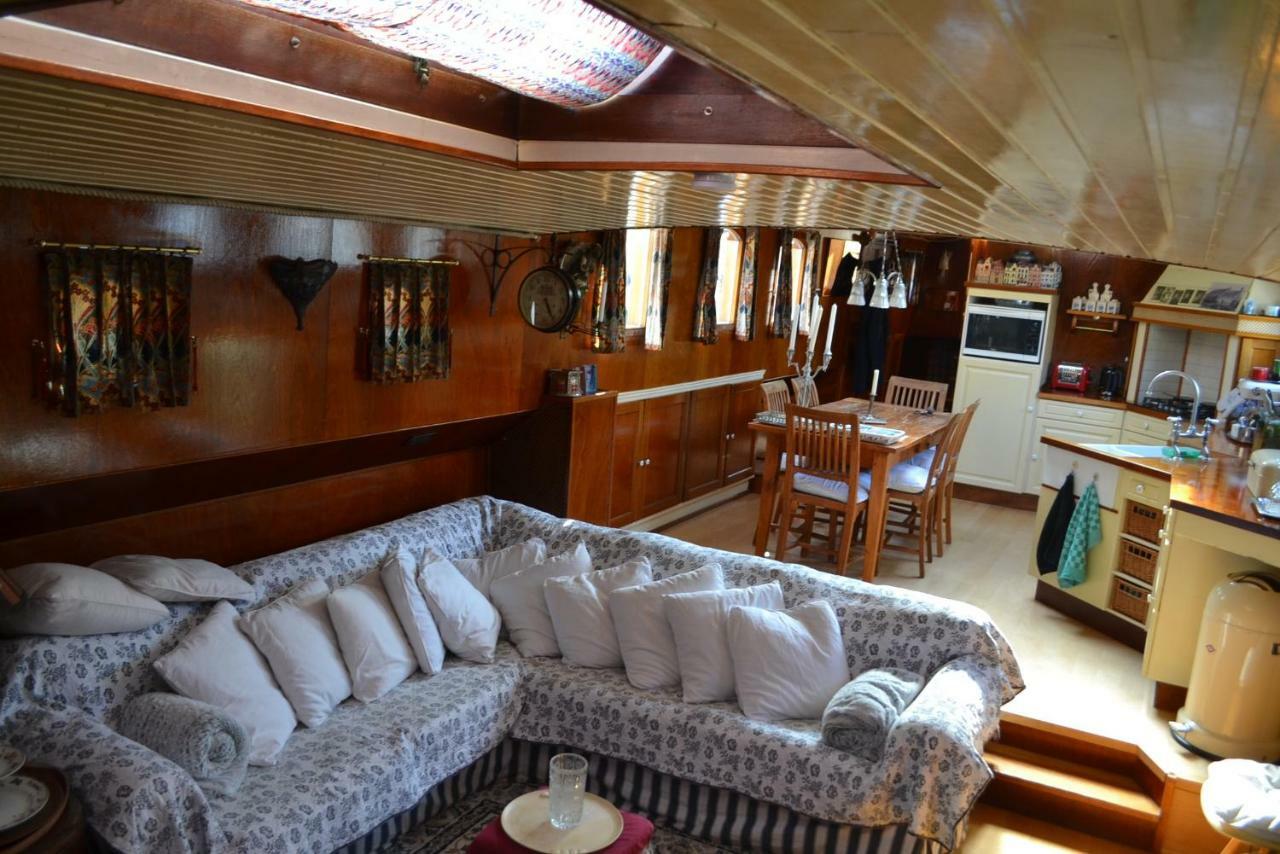 Appartement Art Nouveau Houseboat, In Hart Of The City Center Amsterdam