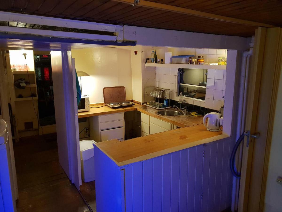 Beagle Family Houseboat Bådhotel *