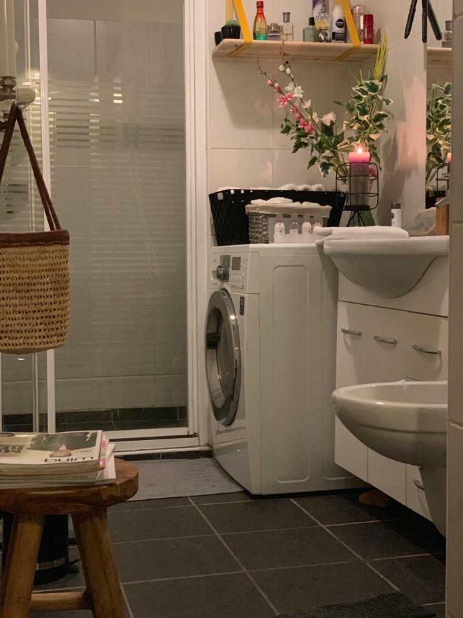 2-room Flat Near Arena N Ziggo Dome, Perfect For 2 Couples Appartement