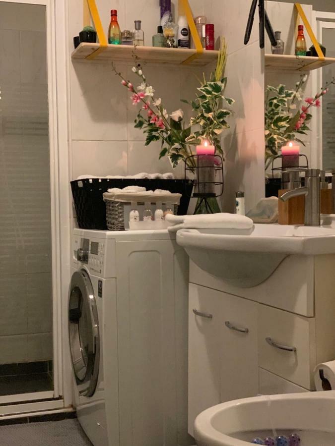 2-room Flat Near Arena N Ziggo Dome, Perfect For 2 Couples Appartement Amsterdam