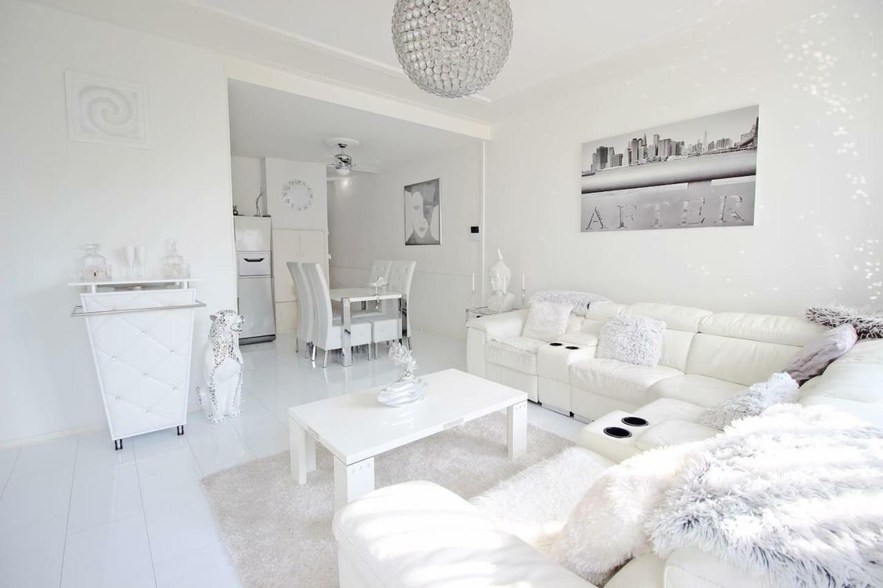 White Luxury Penthouse In Centre Appartement *