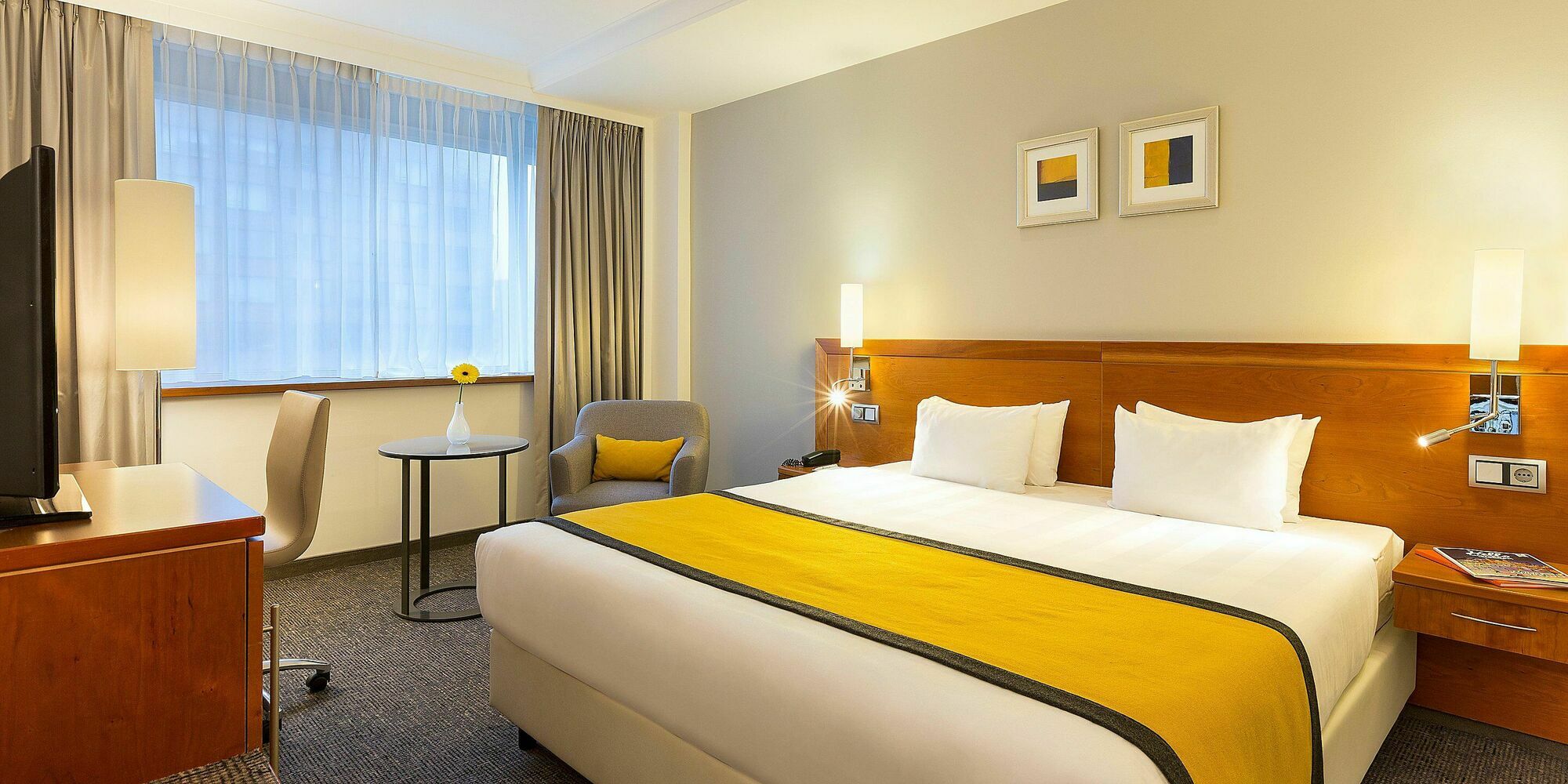 Hotel Holiday Inn Amsterdam 4*