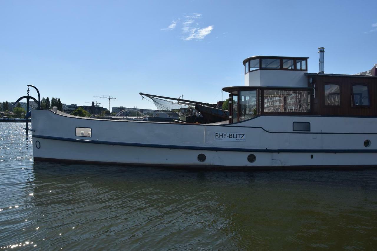 Houseboat Ms Rhy Blitz Botel *