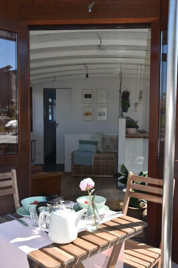 Botel Houseboat Ms Rhy Blitz Amsterdam