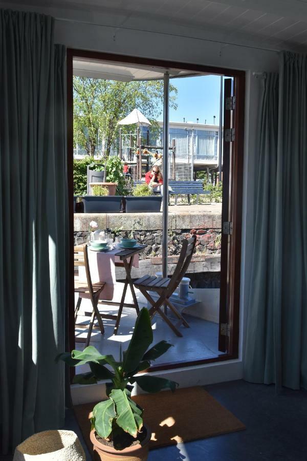 Houseboat Ms Rhy Blitz Botel