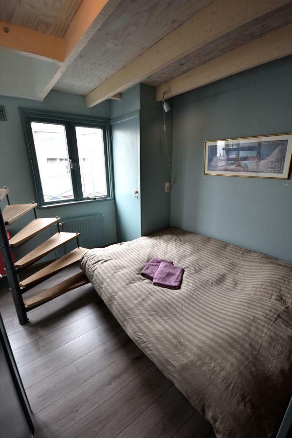 Bed & Breakfast Boat