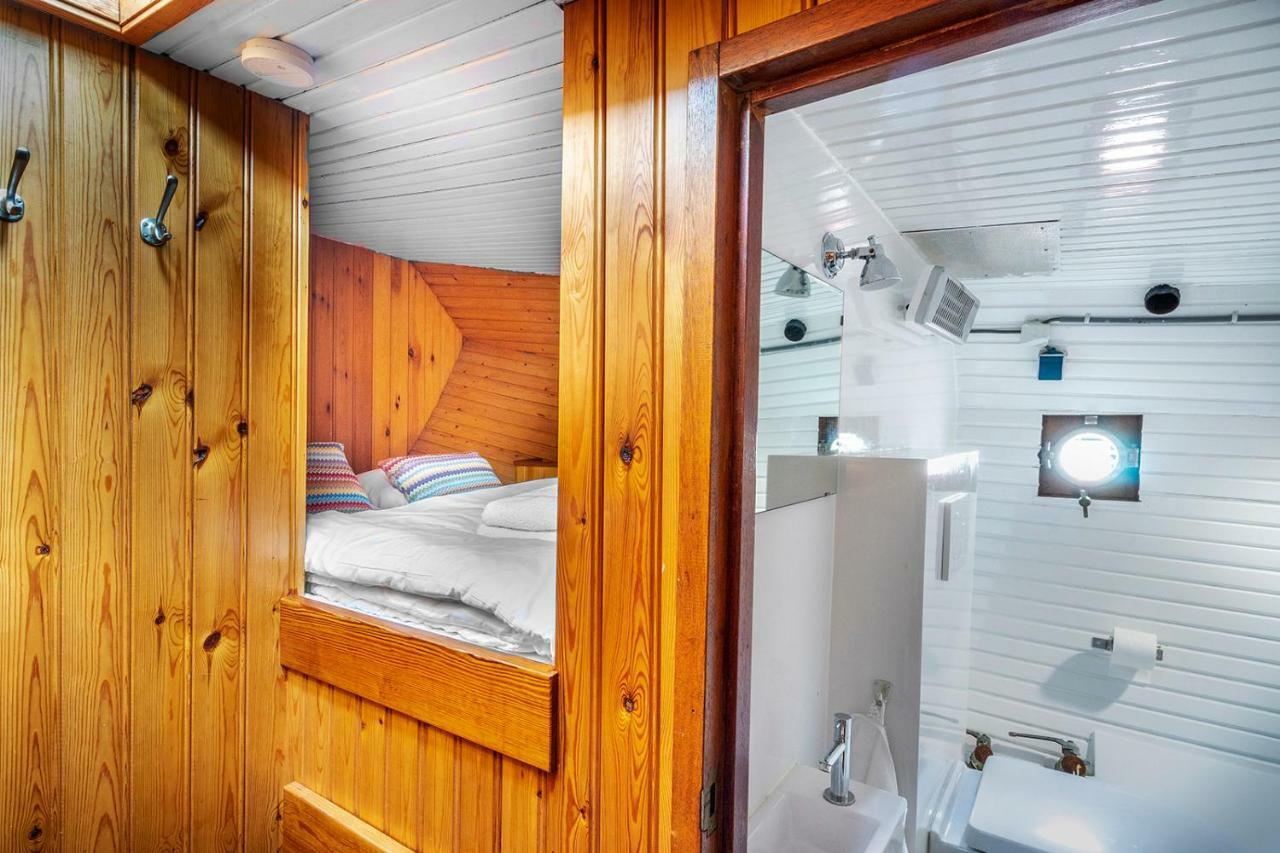 Asile Flottant Bateau-hôtel