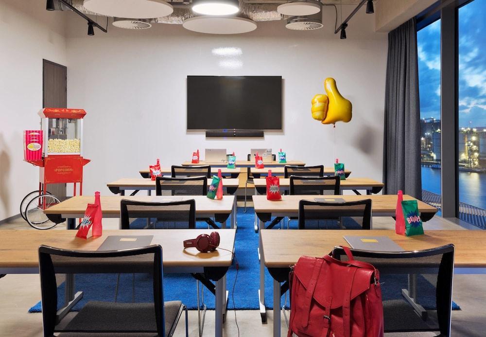 Hotel Moxy Houthavens Amsterdam