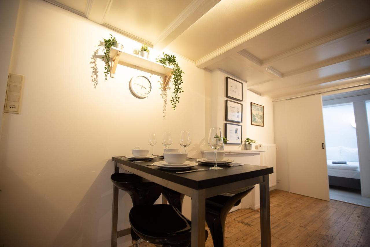 Red Light District On Ground Floor Bed & Breakfast 2*