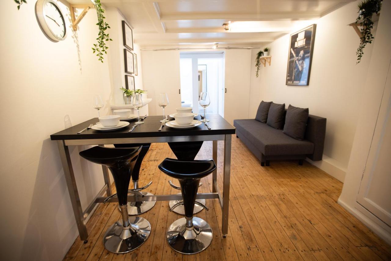 Red Light District On Ground Floor Bed & Breakfast 2*