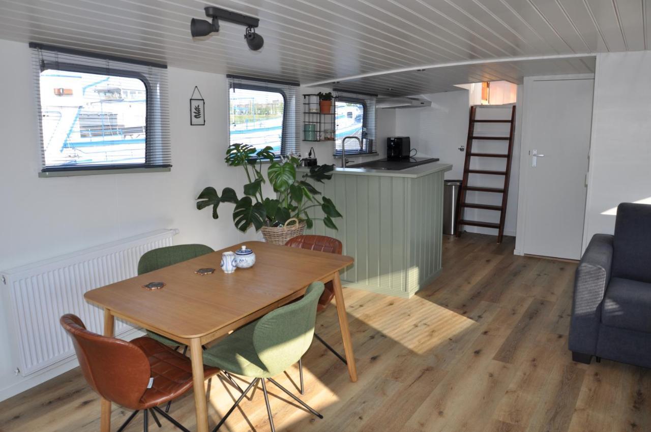 Private On Houseboat Habitación en casa particular *