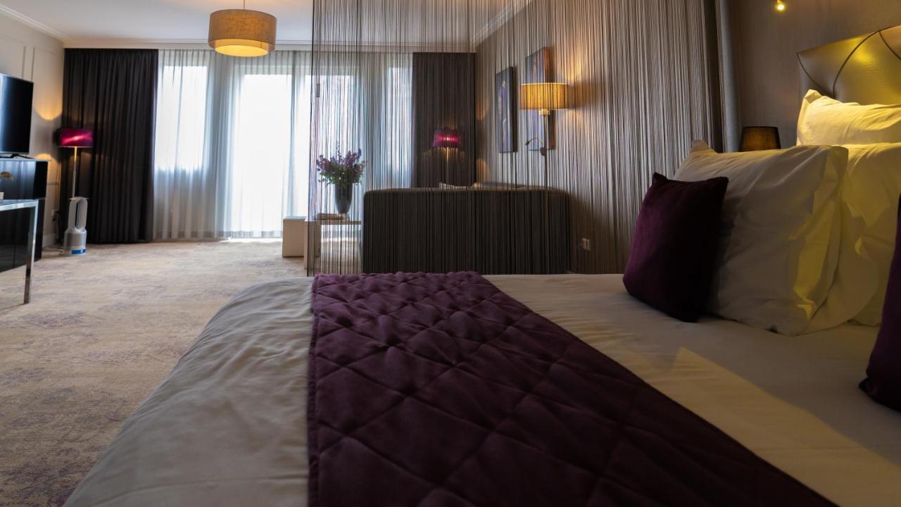 Luxury - Member Of Warwick Hotel