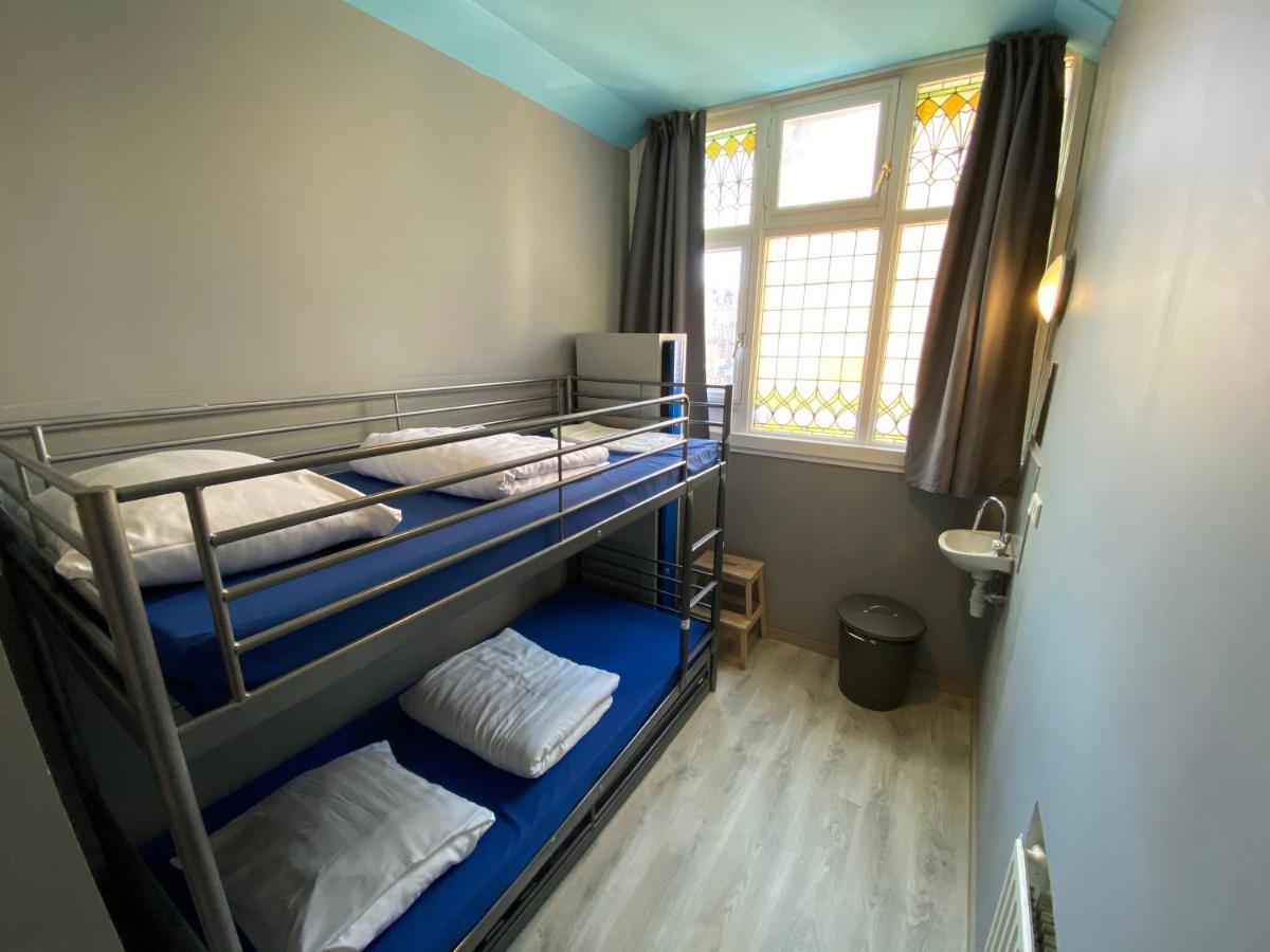 Cosmos Hostal *