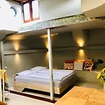 Houseboat Tante Piet