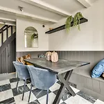 Spiegelgracht Apartments With Canal View