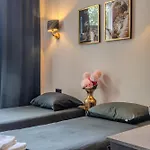 Hotel 83