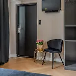Hotel 83