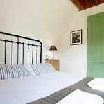 Tranquil Wooden House With Free Parking