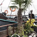 Houseboat Reussi