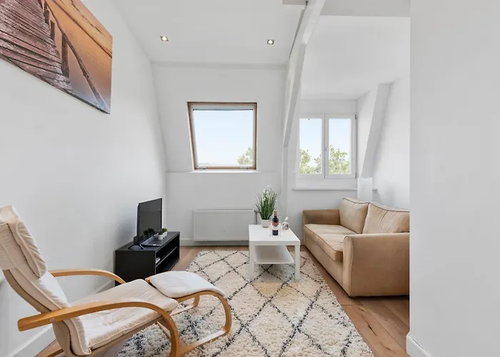 Penthouse Spacious Apartment With Canal View