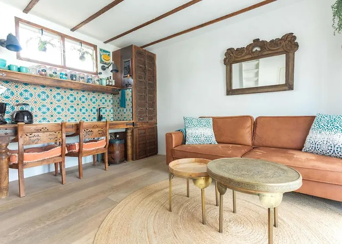 House Boat Studio With Waterfront Terrace