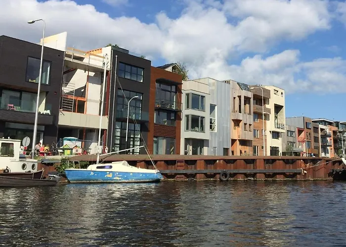 Waterfront sustainable&quirky studio