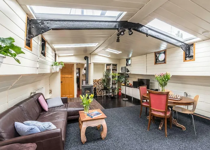 Houseboat Reussi