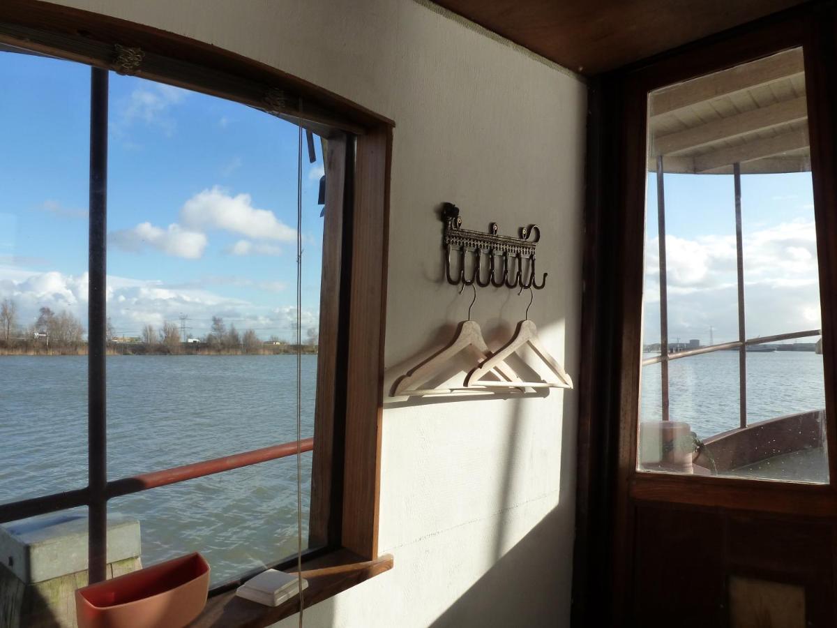Bed and breakfast Bed In Boat *