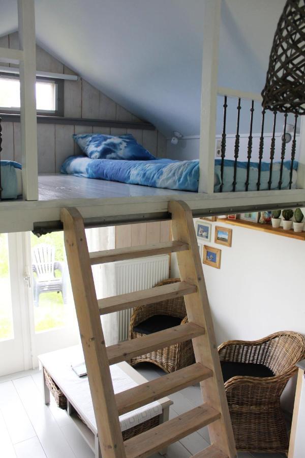 Couette-café Bed And
