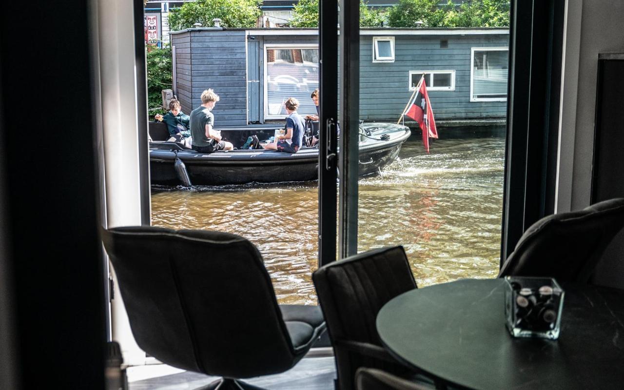 Amsterdam-houseboat-amstel Amsterdam